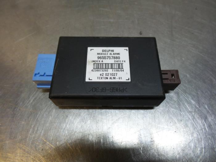 Alarm relay from a Peugeot 807 2.2 HDiF 16V 2004