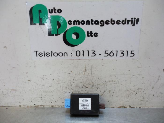 Alarm relay from a Peugeot 807 2.2 HDiF 16V 2004
