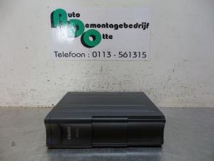 Used CD changer Peugeot 807 2.2 HDiF 16V Price € 100,00 Margin scheme offered by Autodemontagebedrijf Otte