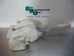 Used Front windscreen washer reservoir Peugeot 807 2.2 HDiF 16V Price € 30,00 Margin scheme offered by Autodemontagebedrijf Otte