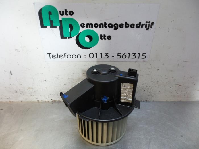 Heating and ventilation fan motor from a Peugeot 307 (3A/C/D) 1.6 16V 2003