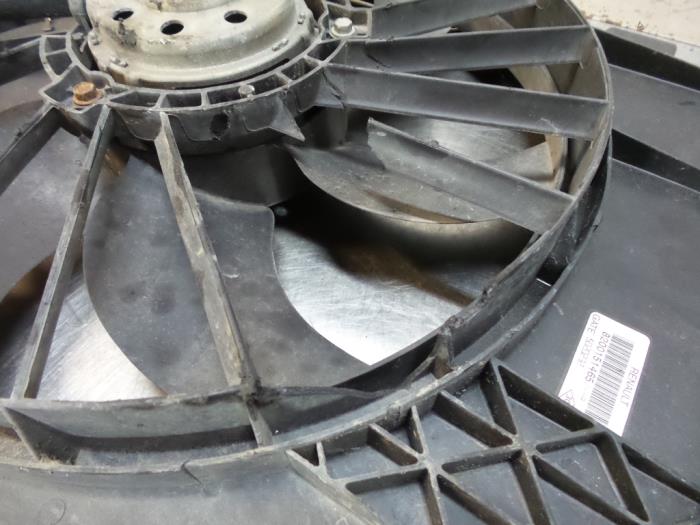 Cooling fans from a Renault Grand Scénic II (JM) 2.0 16V 2004