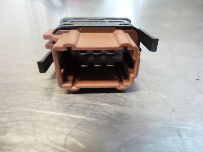 Rear window heating switch from a Renault Clio II (BB/CB) 1.4 16V 2001