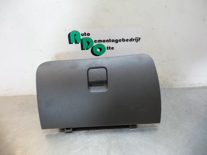 Begagnade Handskfack Daewoo Lanos (TA/TF08/48/86) 1.5 Pris € 30,00 Marginaltabell erbjuds av Autodemontagebedrijf Otte