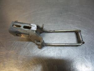 Used Rear door hinge, right Ford Transit Connect 1.8 Tddi Price € 10,00 Margin scheme offered by Autodemontagebedrijf Otte