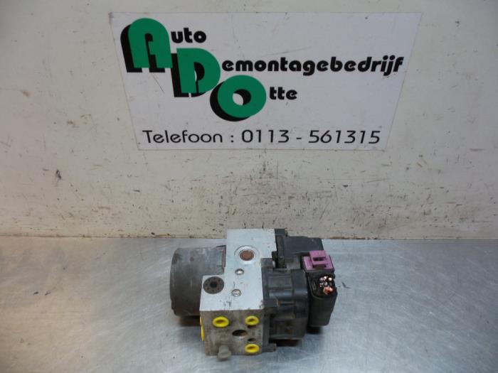 Used ABS Computer Opel Meriva (A) 1.7 DTI 16V Price € 100,00 Margin scheme offered by Autodemontagebedrijf Otte