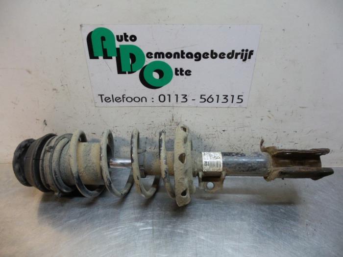Front shock absorber rod, right from a Opel Corsa C (F08/68) 1.0 12V Twin Port 2005