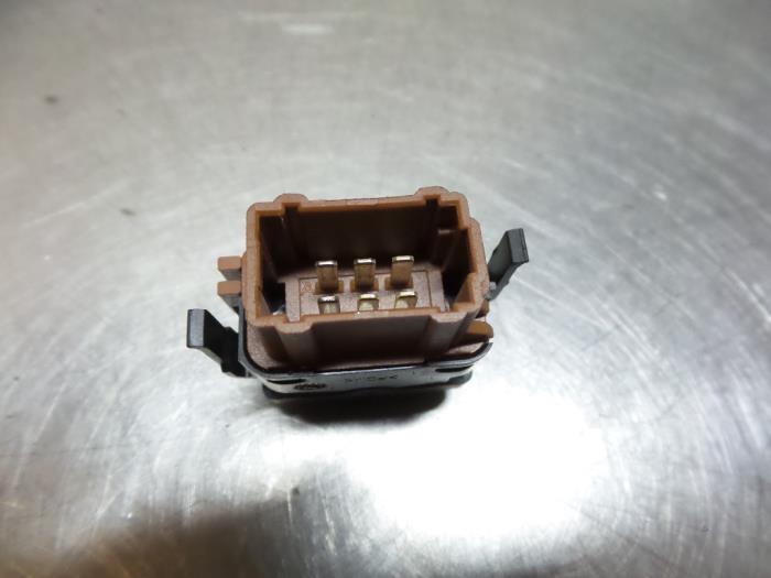 Rear window heating switch from a Renault Clio II (BB/CB) 1.4 16V 2002