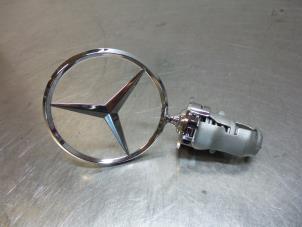 New Emblem Mercedes 200 - 500 Price € 36,87 Inclusive VAT offered by Autodemontagebedrijf Otte