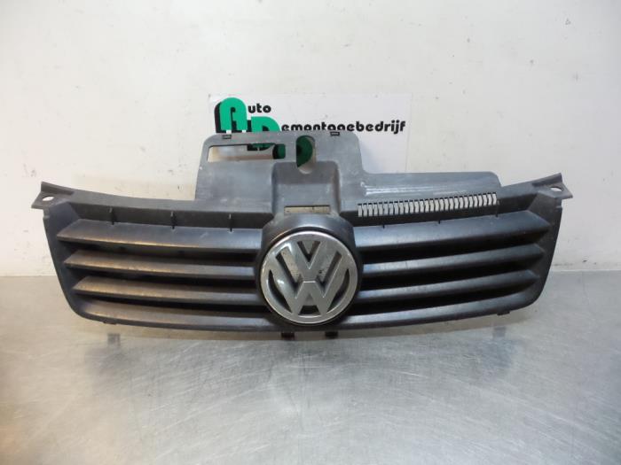 Grille from a Volkswagen Polo IV (9N1/2/3) 1.9 SDI 2003