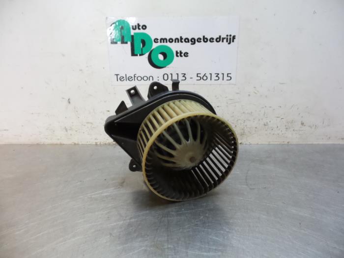 Motor de ventilador de calefactor de un Fiat Doblo Cargo (223) 1.9 JTD 2007