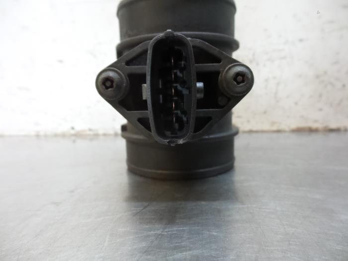 Luftmassenmesser van een Opel Astra G (F08/48) 2.0 Di 16V 2000