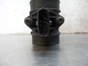 Luftmassenmesser van een Opel Astra G (F08/48) 2.0 Di 16V 2000