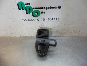 Used Dashboard vent Volkswagen Polo III (6N2) 1.4 16V 75 Price € 10,00 Margin scheme offered by Autodemontagebedrijf Otte