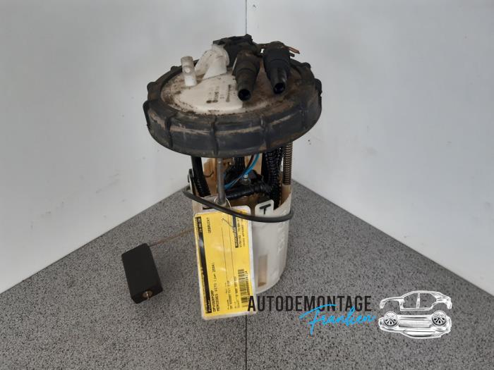Gebrauchte Förderpumpe Mercedes Vito (639.6) 2.2 111 CDI 16V Preis € 50,00 Margenregelung angeboten von Franken Autodemontage B.V.