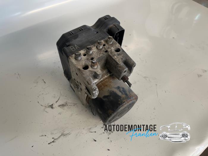 Begagnade ABS-pump Lexus IS (E2) 220d 16V Pris € 150,00 Marginaltabell erbjuds av Franken Autodemontage B.V.