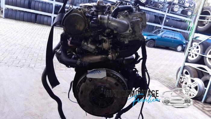 Engine from a Opel Astra H Twin Top (L67) 1.9 CDTi 16V 2007