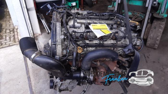 Engine from a Opel Astra H Twin Top (L67) 1.9 CDTi 16V 2007