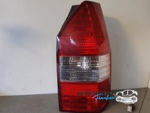 Usados Luz trasera derecha Mitsubishi Space Wagon (N8/N9) 2.4 16V GDI GLX Precio € 35,00 Norma de margen ofrecido por Franken Autodemontage B.V.