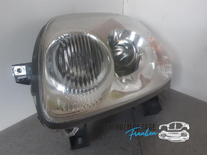 Headlight, left from a Renault Clio II (BB/CB) 1.2 2001
