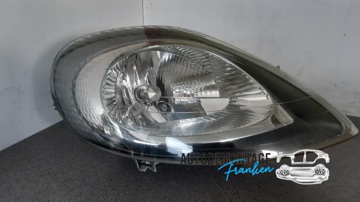Używane Reflektor prawy Renault Trafic New (JL) 2.5 dCi 16V 135 Cena € 50,00 Procedura marży oferowane przez Franken Autodemontage B.V.