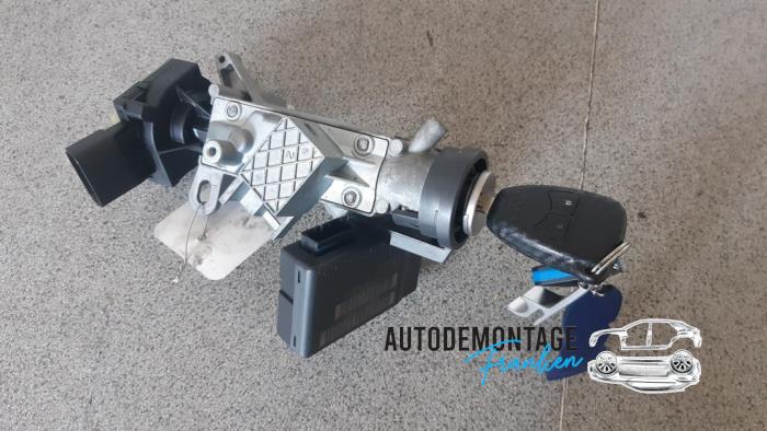 Używane Stacyjka + Kluczyk Dodge Caliber 2.0 CRD 16V Cena € 50,00 Procedura marży oferowane przez Franken Autodemontage B.V.