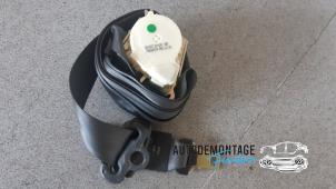Used Rear seatbelt, centre Renault Clio III (BR/CR) 1.4 16V Price on request offered by Franken Autodemontage B.V.