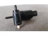 Windscreen washer pump from a Mini Mini (R56), 2006 / 2013 1.6 16V Cooper, Hatchback, Petrol, 1.598cc, 85kW (116pk), FWD, N16B16A, 2010-03 / 2014-09, SU31 2011