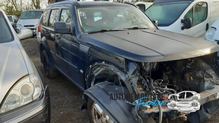 Używane Blotnik prawy przód Dodge Nitro 2.8 CRD 16V 4x2 Cena na żądanie oferowane przez Franken Autodemontage B.V.