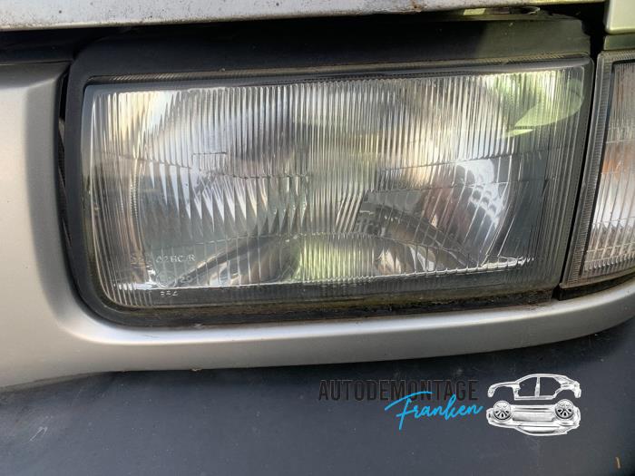 Headlight, left from a Opel Frontera (6B) 2.2i 16V Sport 1999