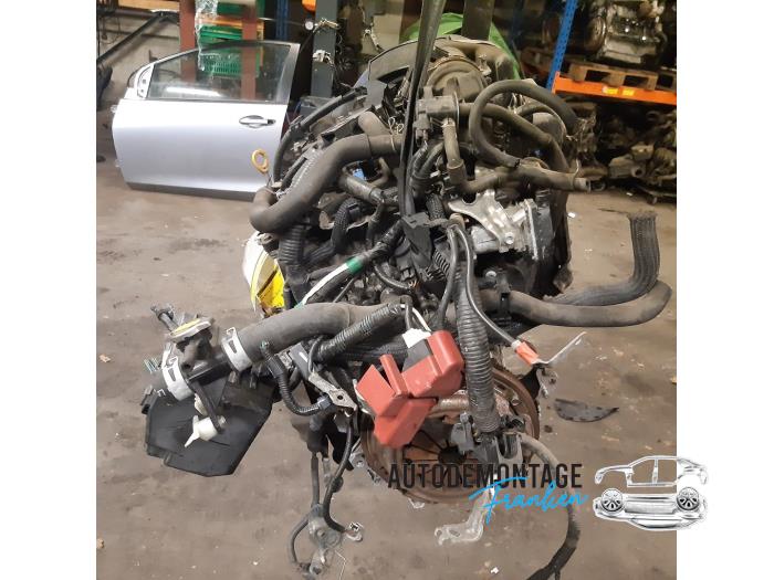 Engine from a Toyota Yaris II (P9) 1.33 16V Dual VVT-I 2011
