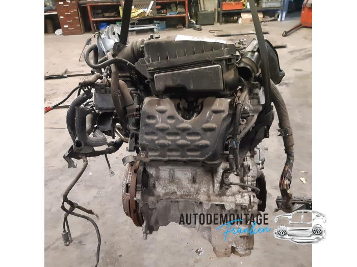 Engine from a Toyota Yaris II (P9) 1.33 16V Dual VVT-I 2011