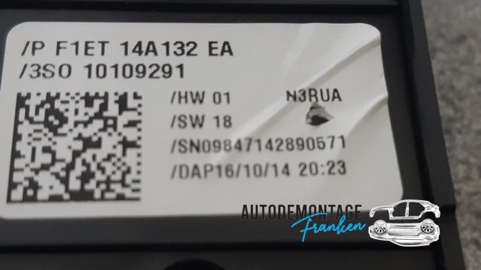 Interruptor de ventanilla eléctrica de un Ford Fiesta 6 (JA8) 1.4 16V 2014