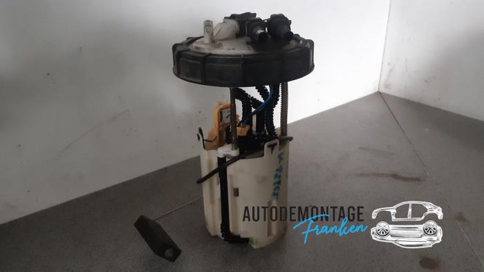 Gebrauchte Förderpumpe Mercedes Vito (639.6) 3.0 120 CDI V6 24V Preis € 70,00 Margenregelung angeboten von Franken Autodemontage B.V.