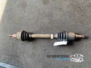 Usados Eje de transmisión izquierda delante Fiat Stilo (192A/B) 1.6 16V Precio € 35,00 Norma de margen ofrecido por Franken Autodemontage B.V.