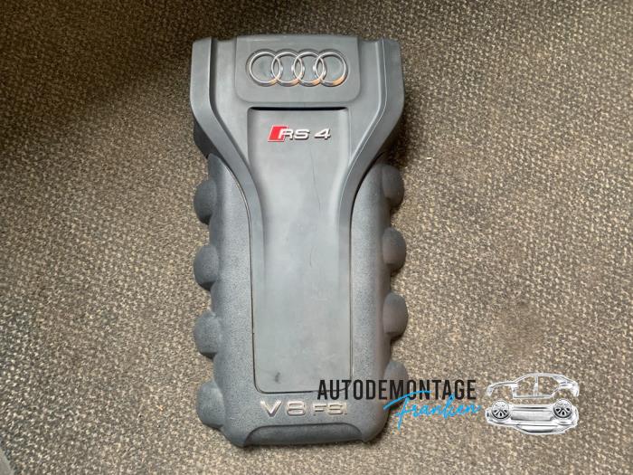 Chapa protectora motor de un Audi RS 4 Avant (B8) 4.2 V8 32V 2014