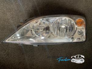 Używane Reflektor lewy Ford Mondeo III 1.8 16V Cena na żądanie oferowane przez Franken Autodemontage B.V.