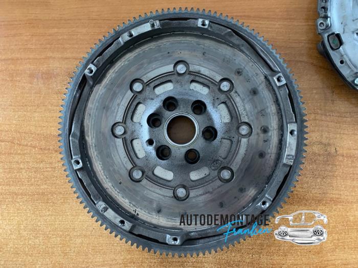 Clutch kit (complete) from a Volkswagen Transporter T6 2.0 TDI DRF 2017