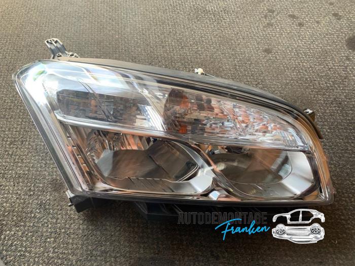 Używane Reflektor prawy Chevrolet Trax 1.4 Turbo 16V 4x4 Cena na żądanie oferowane przez Franken Autodemontage B.V.