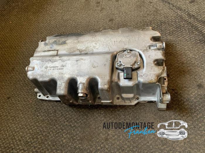 Usagé Couvercle carter Volkswagen Golf VI (5K1) 2.0 TDI 16V Prix € 35,00 Règlement à la marge proposé par Franken Autodemontage B.V.