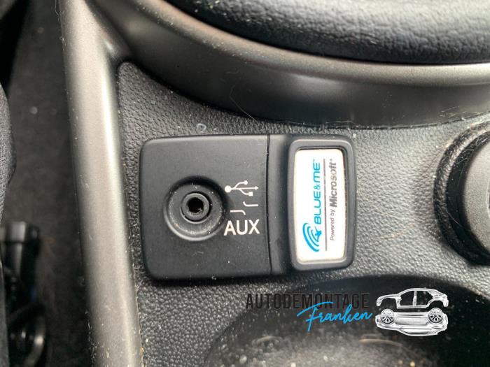 have på Seks køre AUX / USB connection Alfa Romeo MiTo 1.3 JTDm 16V Eco - MICROSOFT