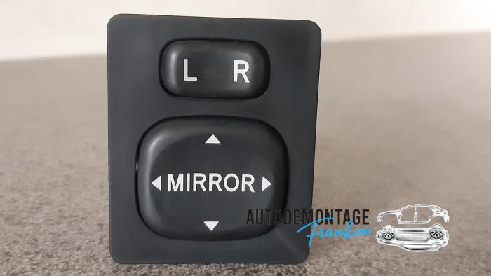 Używane Przelacznik lusterka Toyota RAV4 (A2) 2.0 16V VVT-i 4x4 Cena € 15,00 Procedura marży oferowane przez Franken Autodemontage B.V.