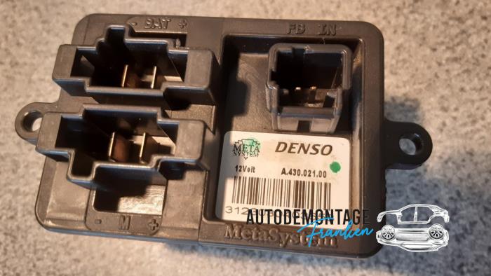 Heater resistor from a Renault Clio IV (5R) 1.5 Energy dCi 90 FAP 2014