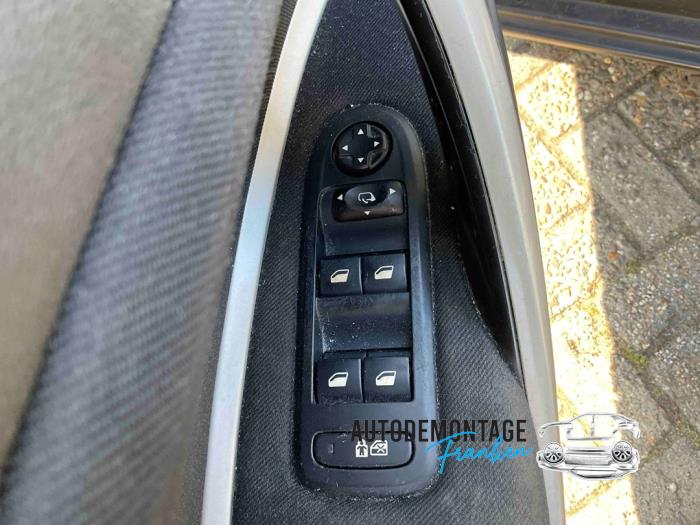 Electric window switch from a Citroën C5 III Berline (RD) 1.6 HDiF 16V 2012