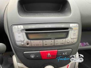 Używane Radioodtwarzacz CD Peugeot 107 1.0 12V Cena na żądanie oferowane przez Franken Autodemontage B.V.