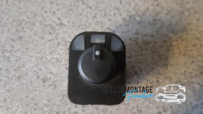 Usados Interruptor de retrovisor Audi A2 (8Z0) 1.4 16V Precio € 15,00 Norma de margen ofrecido por Franken Autodemontage B.V.