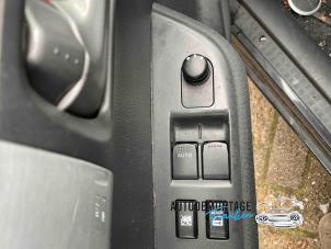 Gebrauchte Elektrisches Fenster Schalter Suzuki Swift (ZA/ZC/ZD1/2/3/9) 1.3 VVT 16V Preis auf Anfrage angeboten von Franken Autodemontage B.V.