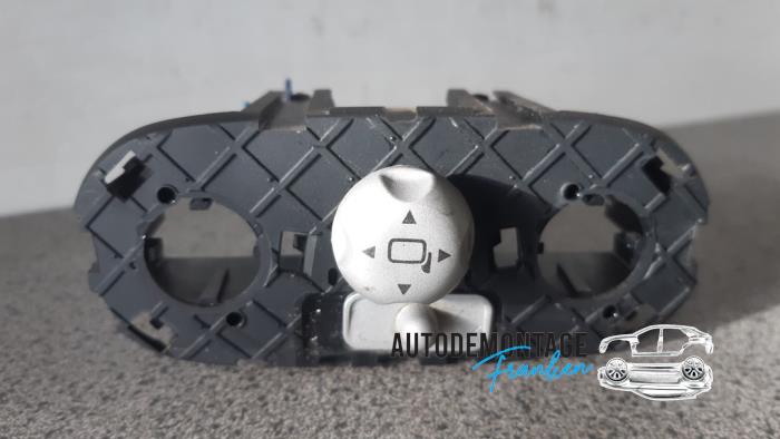 Używane Przelacznik lusterka BMW Mini (R50/53) 1.4 D One Cena € 10,00 Procedura marży oferowane przez Franken Autodemontage B.V.