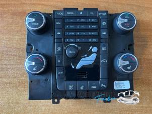 Usados Panel de control de radio Volvo V60 I (FW/GW) 2.4 D6 20V Plug-in Hybrid AWD Precio de solicitud ofrecido por Franken Autodemontage B.V.