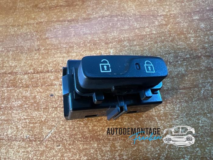 Gebrauchte Schalter Ford EcoSport (JK8) 1.0 EcoBoost 12V 125 Preis € 20,00 Margenregelung angeboten von Franken Autodemontage B.V.